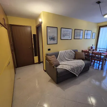 아파트 Sweet Ampio Bilocale Con Balcone Soleggiato E Posto Auto *